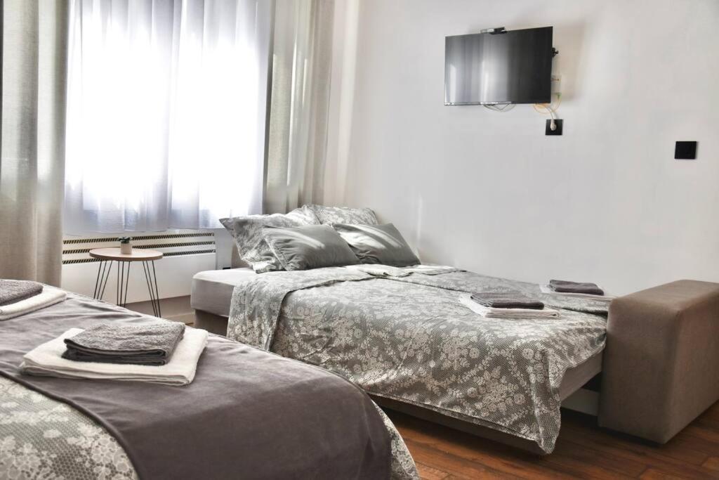 Apartment In Belgrade With Small Parking Space Exteriör bild