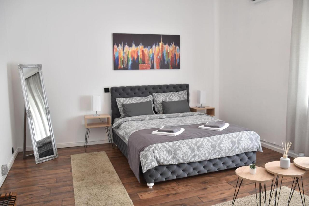 Apartment In Belgrade With Small Parking Space Exteriör bild