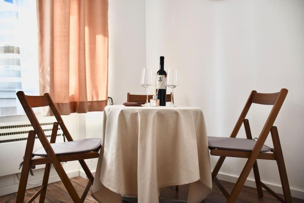 Apartment In Belgrade With Small Parking Space Exteriör bild